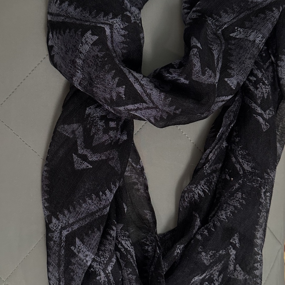 Black and Gray Patterned Scarf
